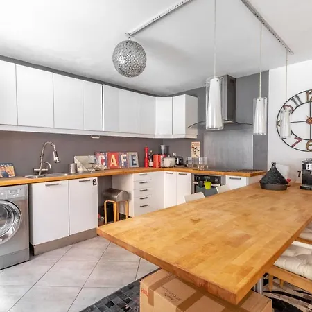 Lovely Townhouse In A Lively Area Close To The Old Apartment *